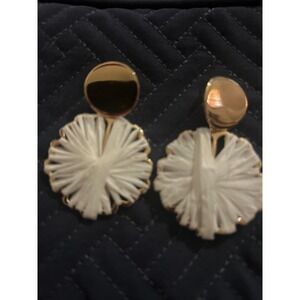 White Raffia Flower Earrings Gold‎ Tone Drop Dangle Statement Lightweight